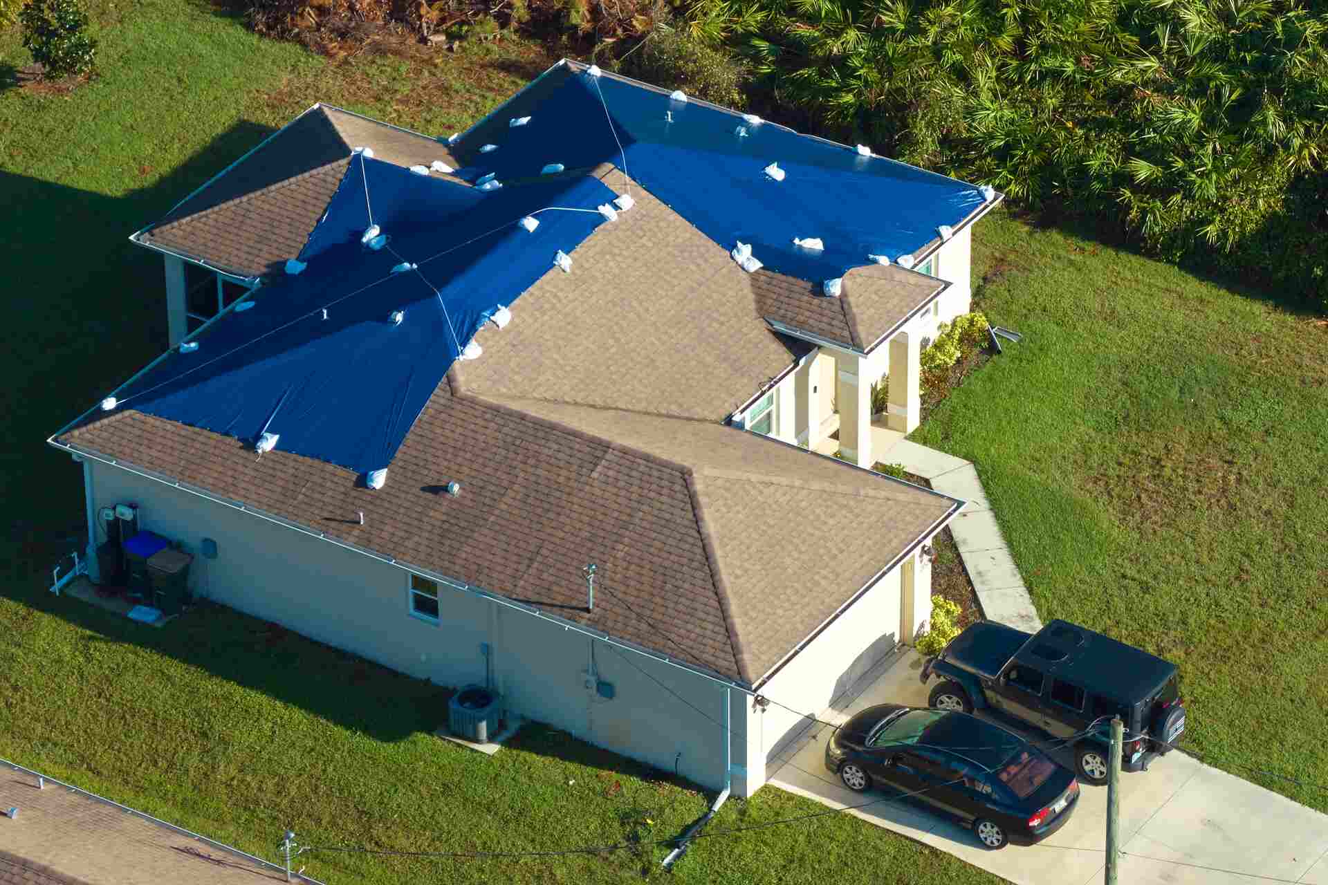 Emergency roof tarp